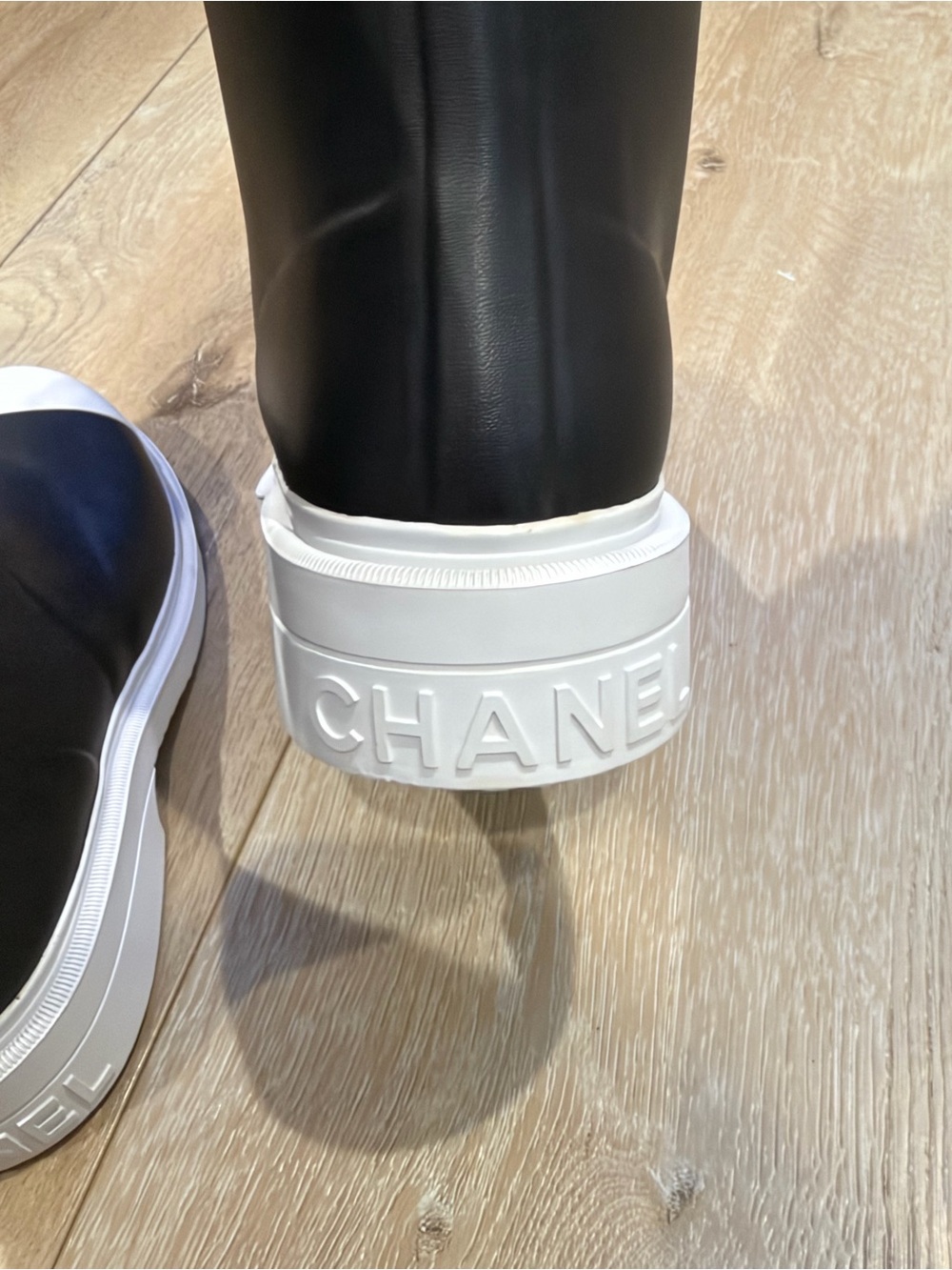 Chanel rain boots - Picture 4 of 6